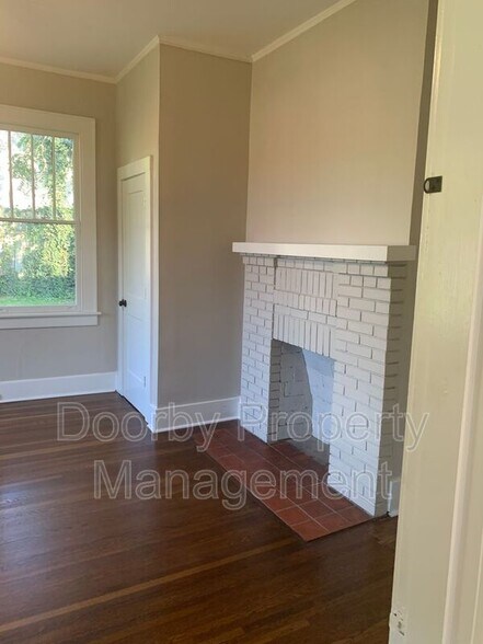 Building Photo - 2300 Elmendorf St