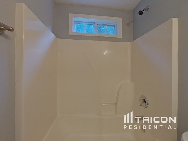 Building Photo - 10429 Hugue Way