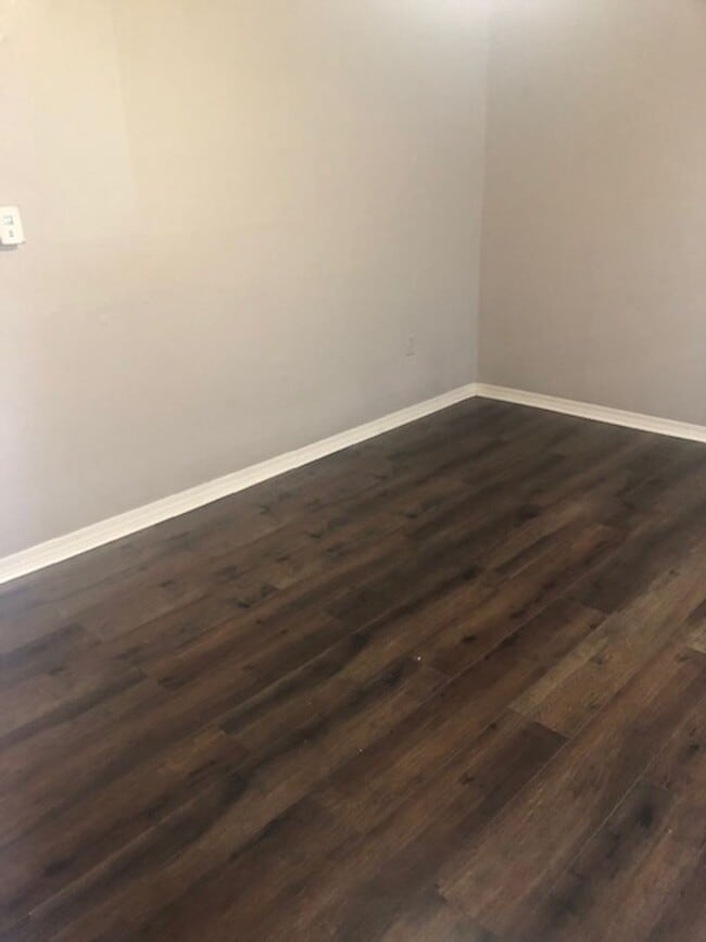 Building Photo - dgr521