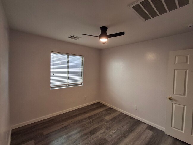 Building Photo - 29109 N Yellow Bee Dr