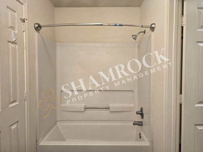 Building Photo - Surrey Ridge Duplex
