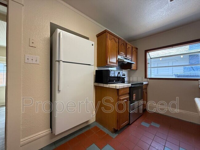 Building Photo - 949 Windeler Ave