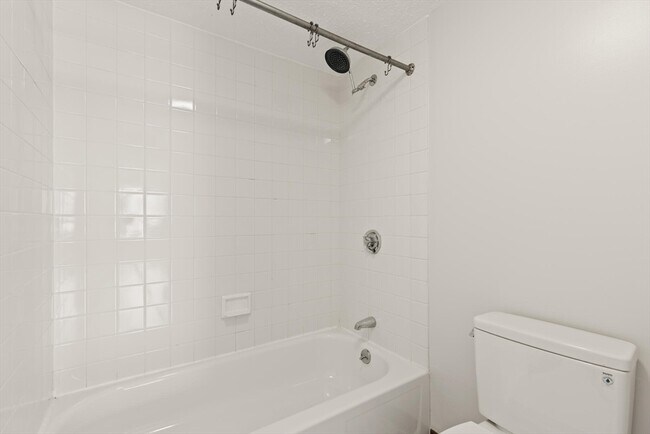 Building Photo - 289 Elm St