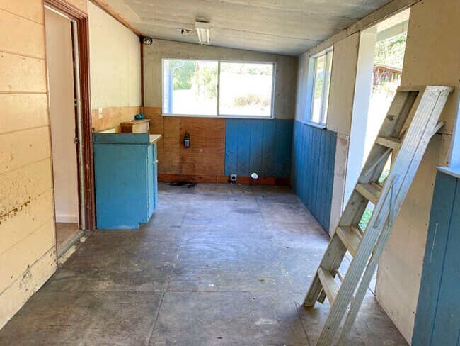 Building Photo - 193 Dana Ln