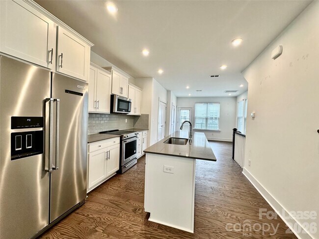 Building Photo - 5013 Sovereignty Ct