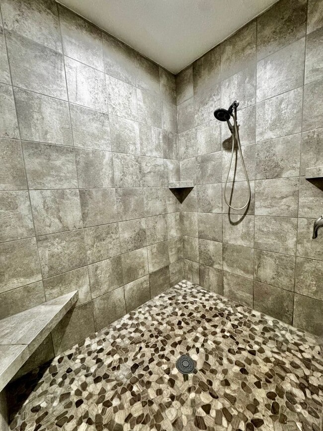 Building Photo - For Rent Beautiful 4 bedroom 3 bathroom 3 attached car garage!