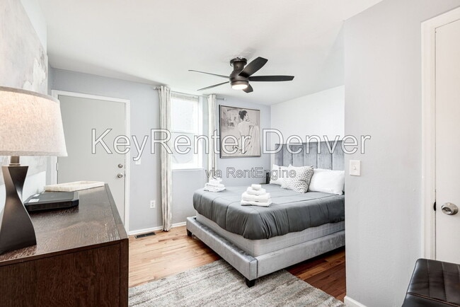 Building Photo - 2405 Tremont Pl