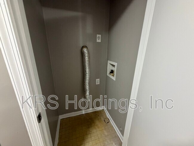 Building Photo - 3918 Lantana Pl