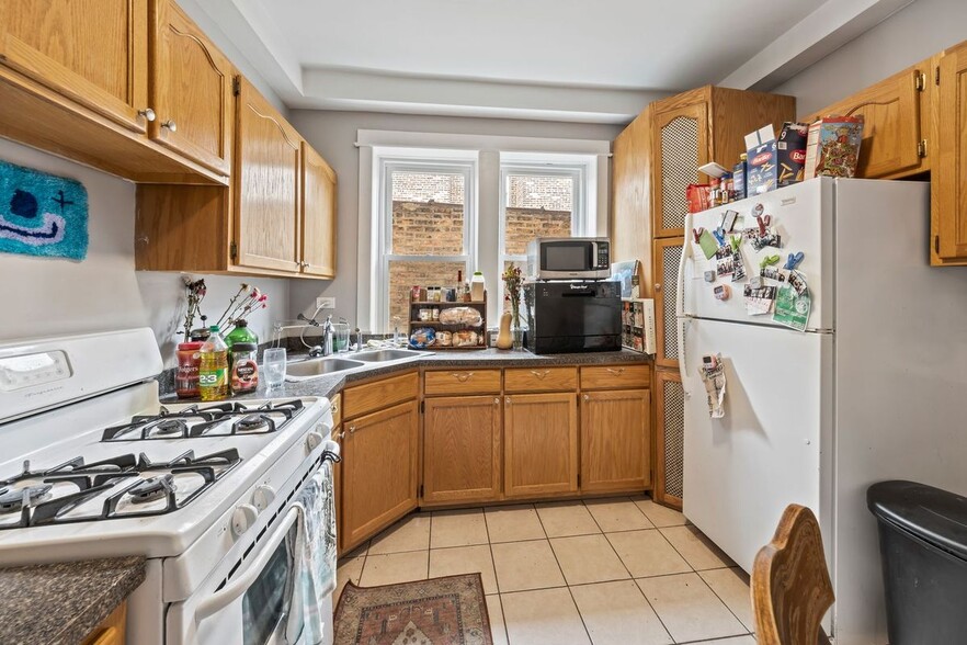 Building Photo - 2630 W Division St