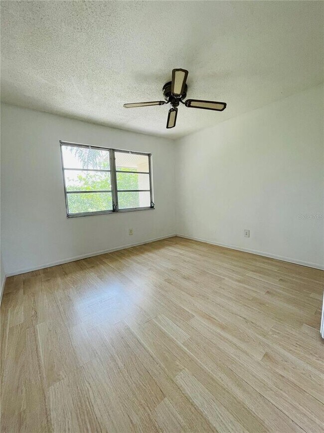 Building Photo - 3 Bedroom, 2.5 Bath home with upgraded kitchen, close to beaches, restaurants, and downtown!!