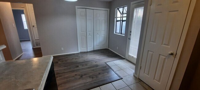 Building Photo - 823 Taulbee Ln