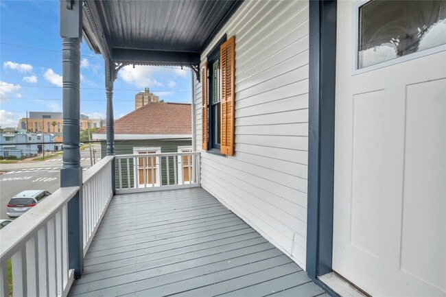 Building Photo - 614 11th St