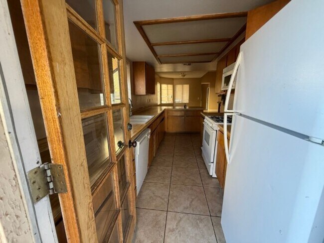 Building Photo - Wonderful 3 Bedroom, 2 Story Home near Summerlin!