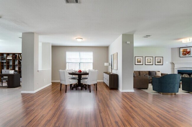 Building Photo - 2017 Laughlin Rd