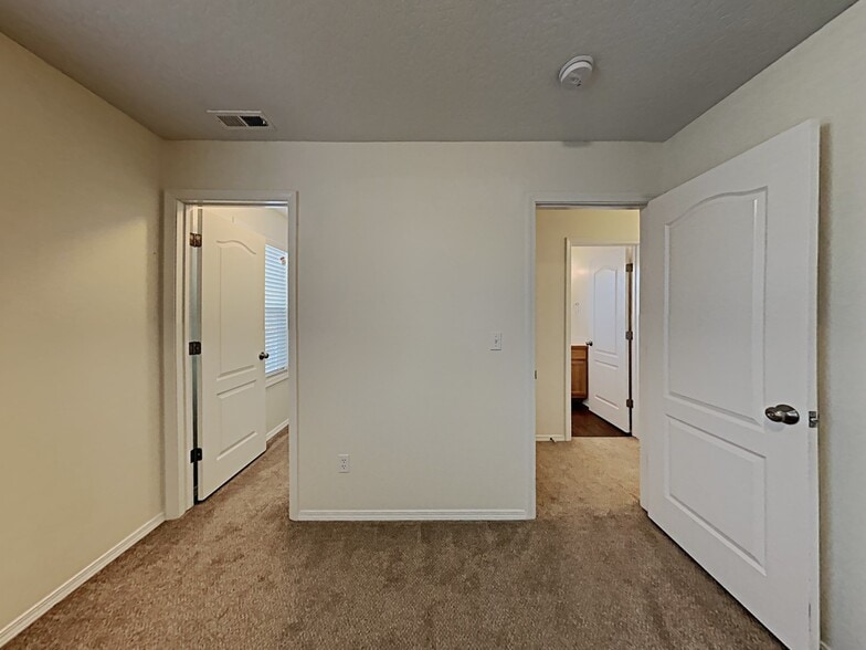 Building Photo - 9551 W Portola Dr