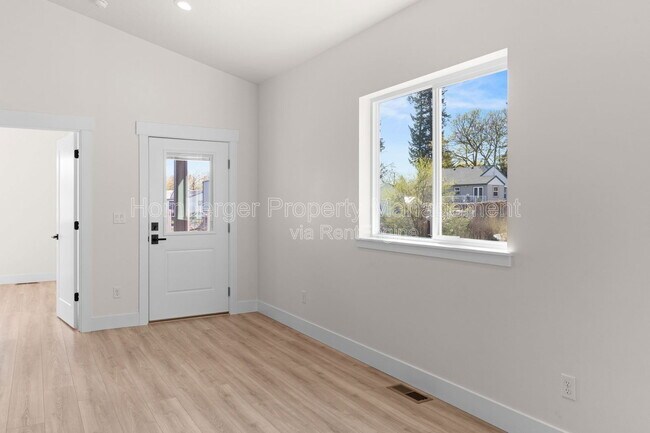 Building Photo - 222 N Sargent Rd