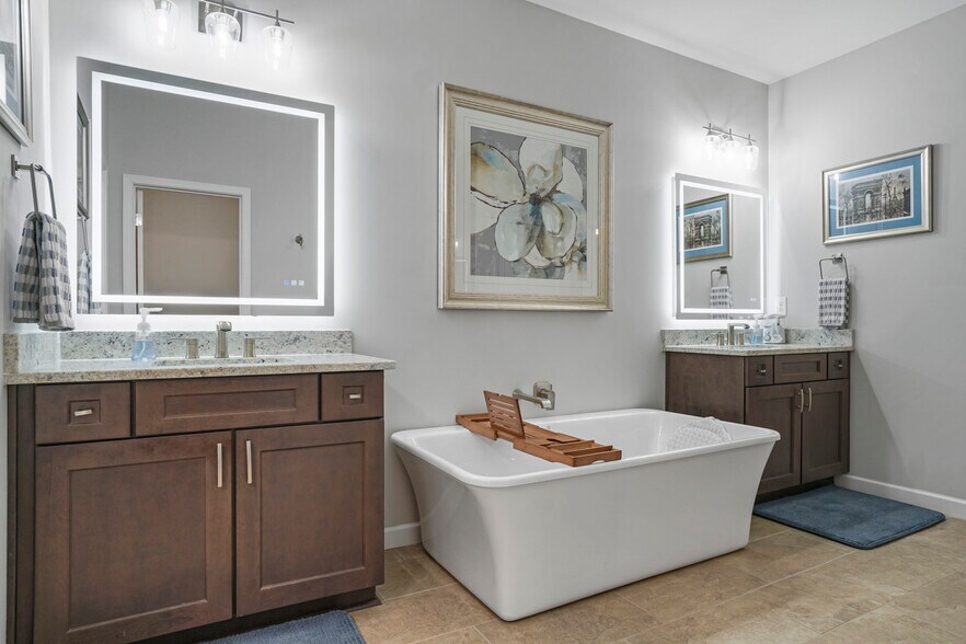 Master Bath - 421 Retreat Ln