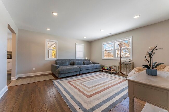 Building Photo - 1700 N Linden Ave