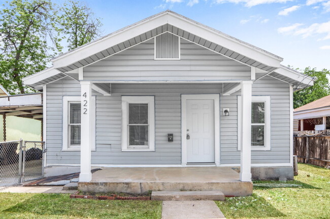 Building Photo - "Charming 3-Bedroom Sanctuary on Buckingha...