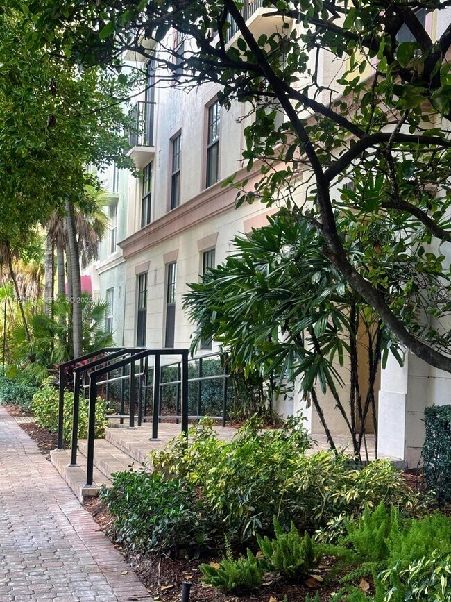 Building Photo - 1919 Van Buren St