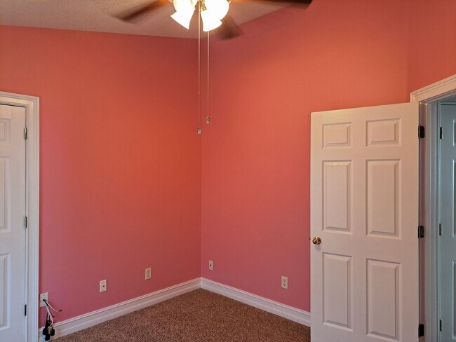 Building Photo - Pool Home in Oak Valley