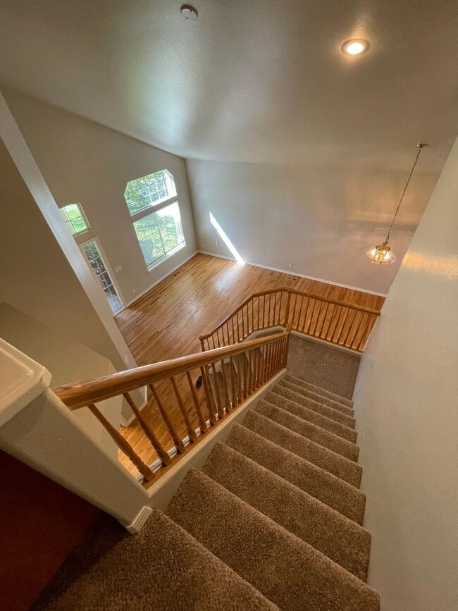 Building Photo - Beautiful 5bd 3ba home on corner lot, Edge...