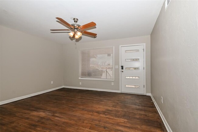Building Photo - 6901 NW 60th St