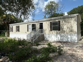Building Photo - 720 N Riverside St