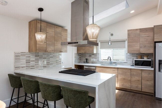 Building Photo - Contemporary Birdland Residence