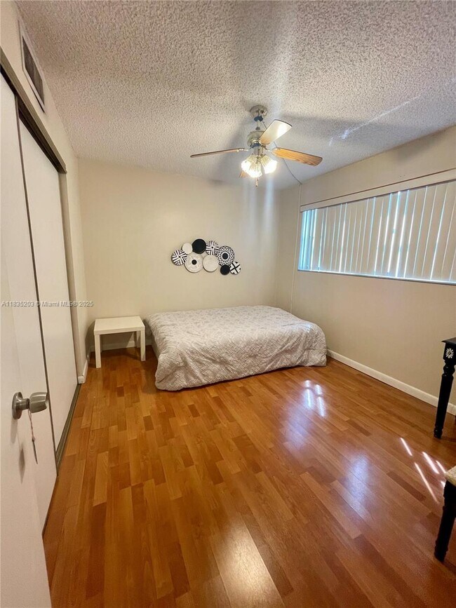 Building Photo - 2312 S Cypress Bend Dr