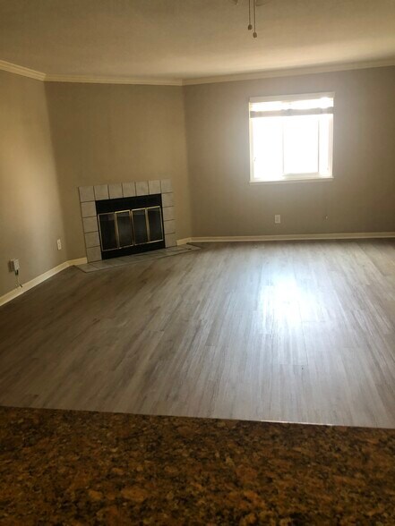 Building Photo - 3520 Lebon Dr