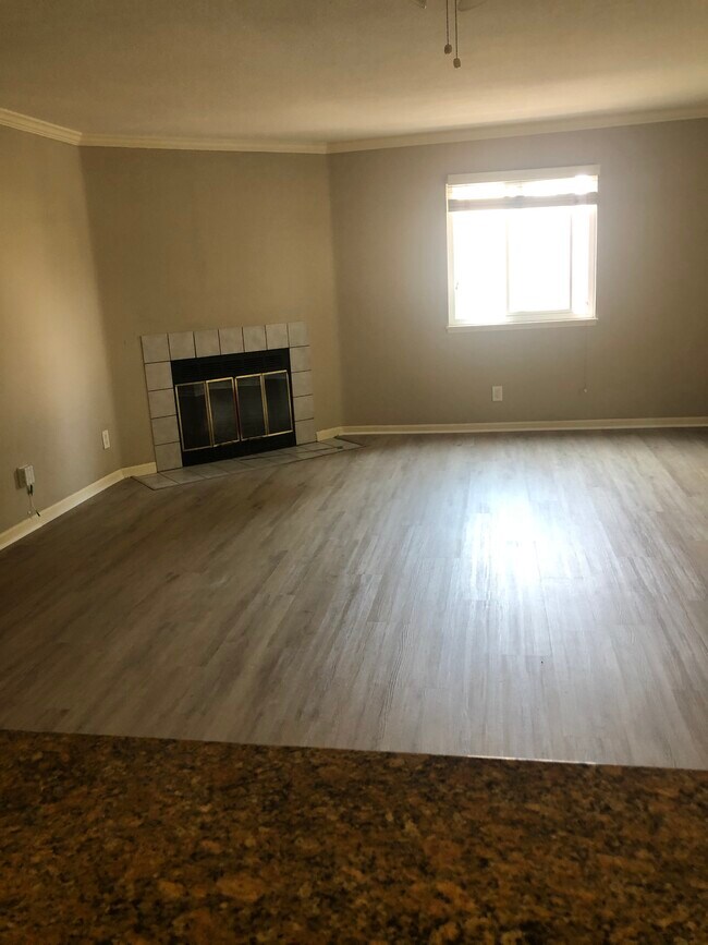 Building Photo - 3520 Lebon Dr