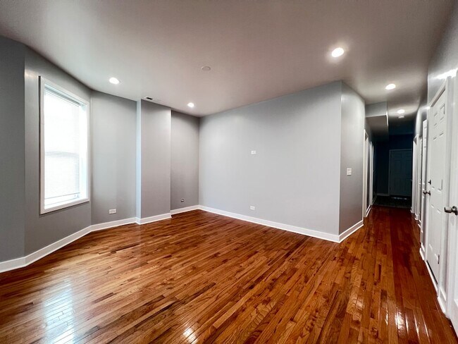 Building Photo - 6402 S Eberhart Ave