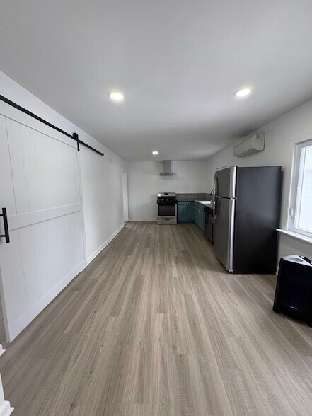 Building Photo - 608 Ridge Rd