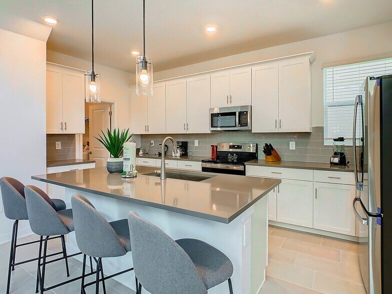 Building Photo - 8912 Takeaway Wy