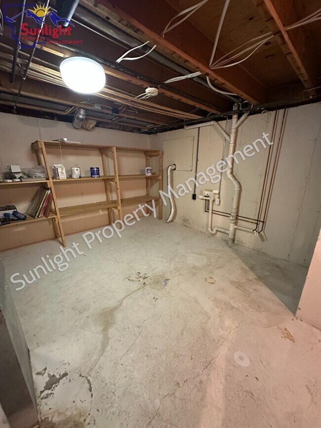 Building Photo - 4-Bedroom Retreat with 3.5 Baths in Billings – 4,378 Sq. Ft. of Comfort on Rimrock Road!