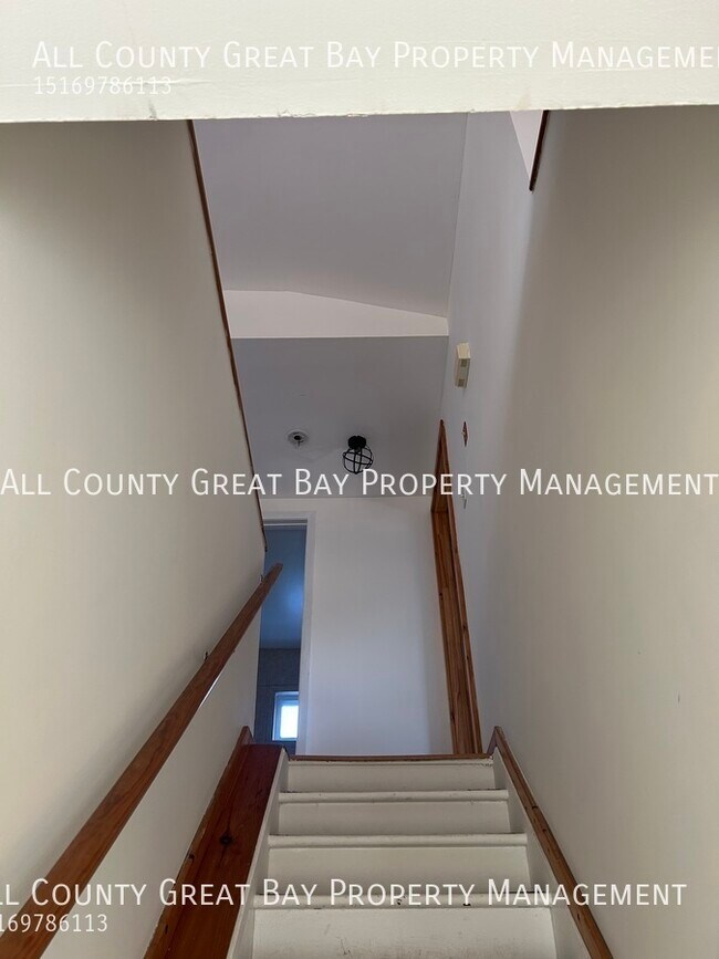 Building Photo - 121 Rose Dr