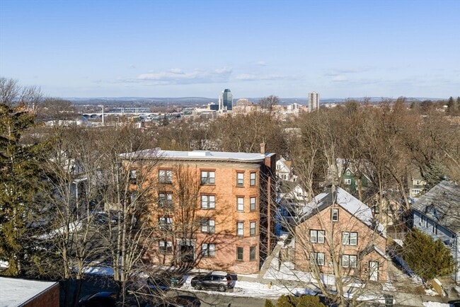 Building Photo - 92 Woodside Terrace