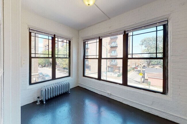 Floorplan - 5300-5308 S. Greenwood Avenue
