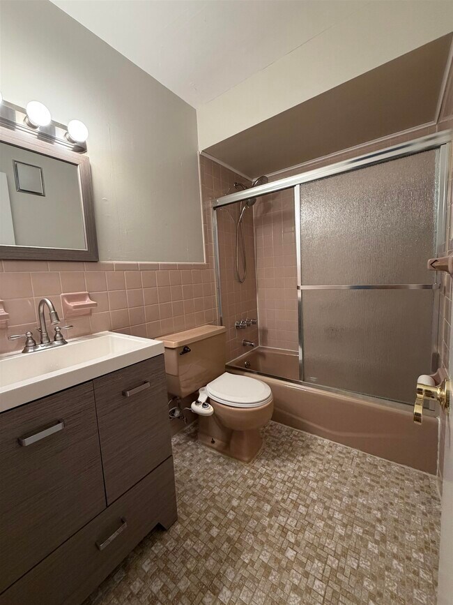 Building Photo - 310 70th St