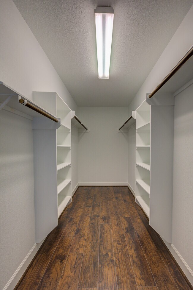 Building Photo - 6227 Clear Canyon Dr