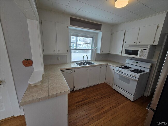 Building Photo - 232 Nichols Ave