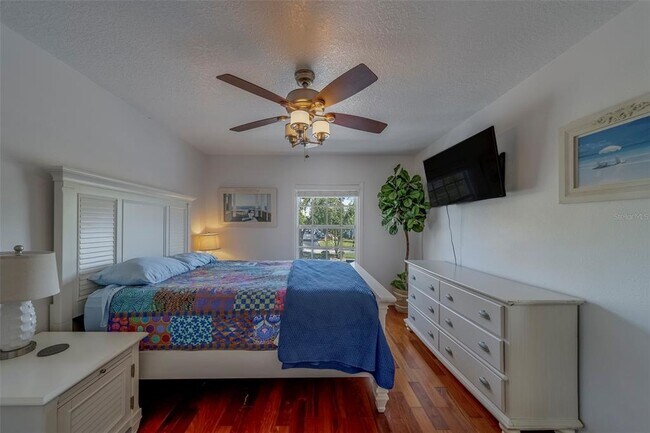 Building Photo - 5196 Beach Dr SE