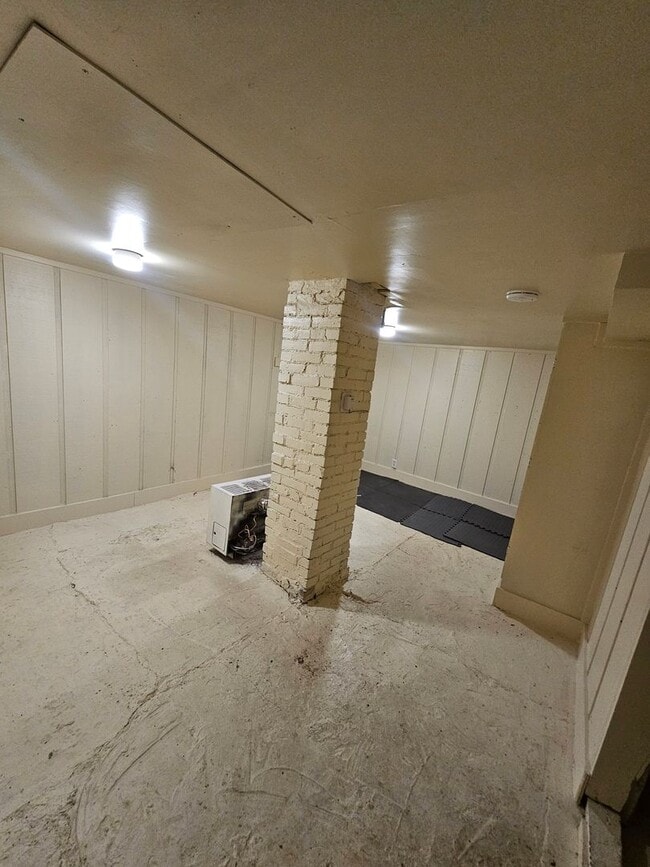 Building Photo - One Bedroom Home