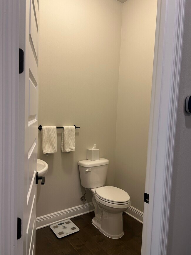 Building Photo - 2546 Kamin Dr