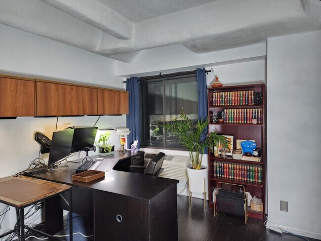 2nd Bedroom/Office - 345 N Canal St