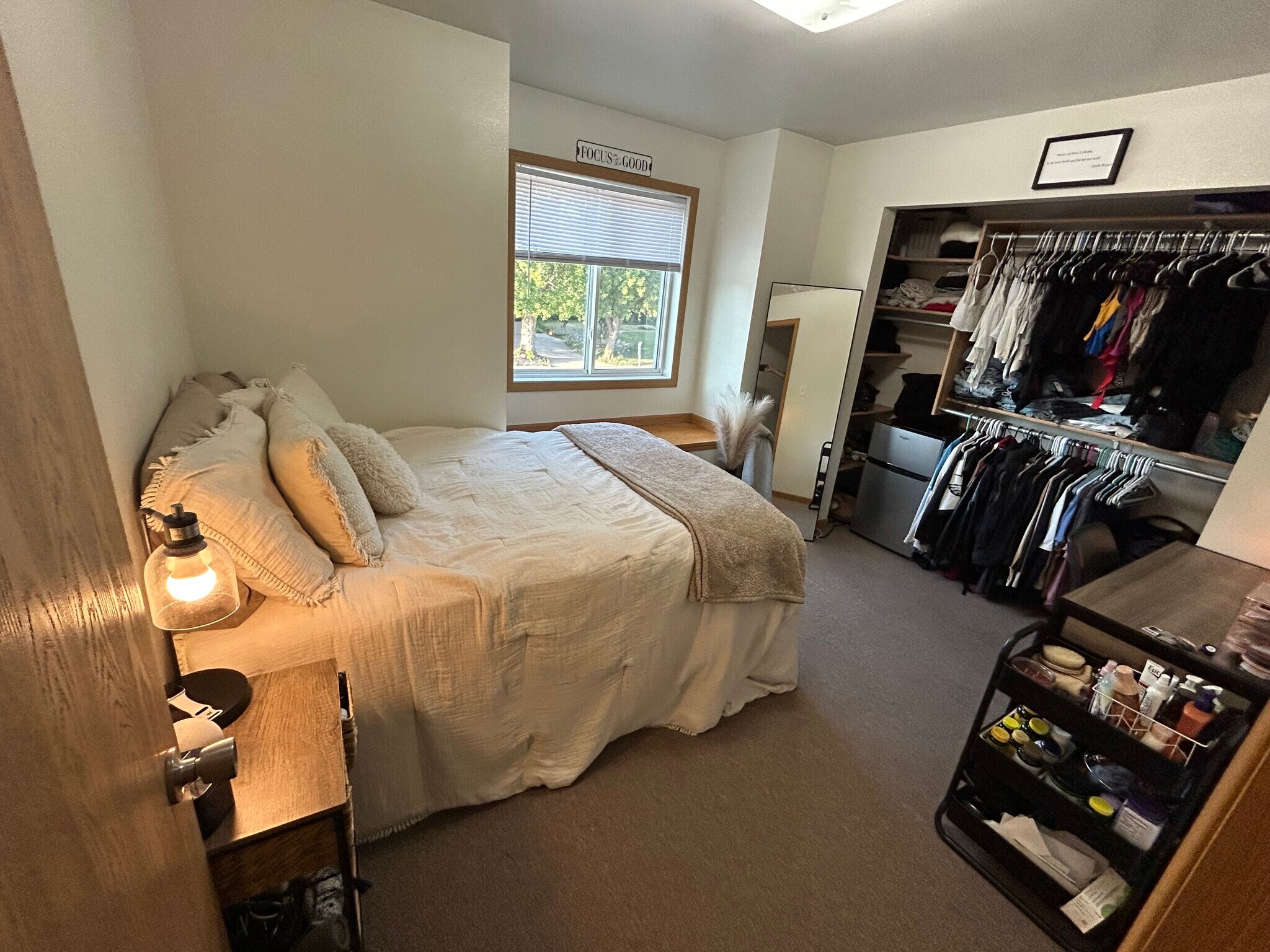 Building Photo - 1528 Starview Dr