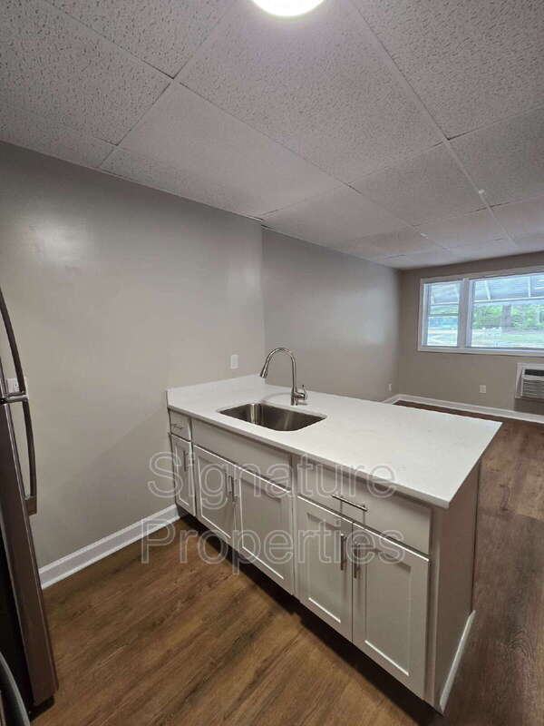 Building Photo - 773 Long Point Rd