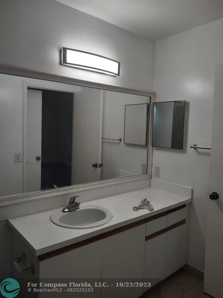 Building Photo - 671 Cypress Lake Blvd
