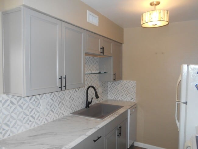 Building Photo - 5771 Peregrine Ave